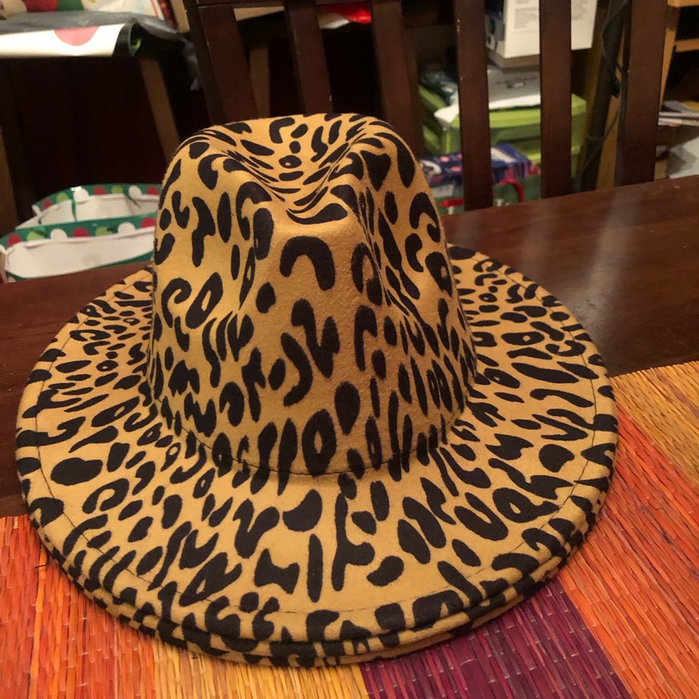 Medium Wide Brim Hat